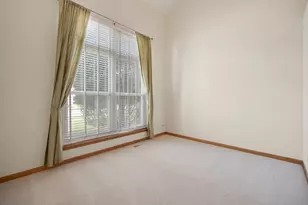 2519 Crestview Dr, Aurora, IL 60502 - Photo 4