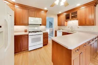 803 E Valley Lane, Arlington Heights, IL 60004 - Photo 10