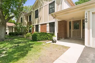 1160 Northbury Ln, Wheeling, IL 60090 - Photo 2