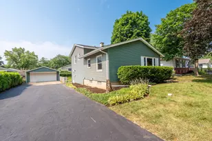 2203 Kirchoff Rd, Rolling Meadows, IL 60008 - Photo 2