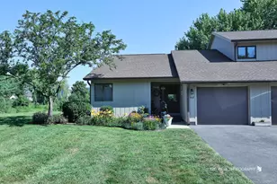 860 Stratford Ct, Grayslake, IL 60030 - Photo 1