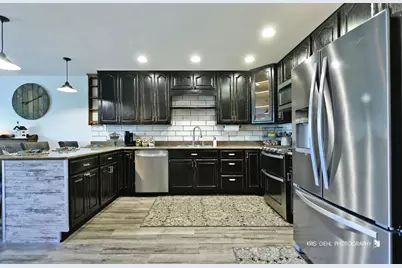 860 Stratford Court, Grayslake, IL 60030 - Photo 4