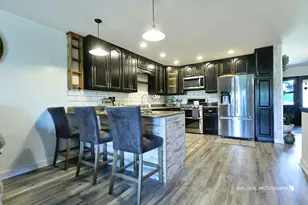 860 Stratford Ct, Grayslake, IL 60030 - Photo 6