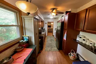 852 Carr St, Elgin, IL 60123 - Photo 8