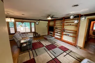 852 Carr St, Elgin, IL 60123 - Photo 2