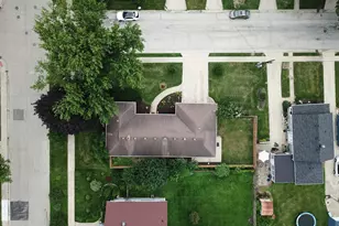 852 Carr St, Elgin, IL 60123 - Photo 30