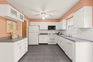27W327 Providence Ln, Winfield, IL 60190 - Photo 10