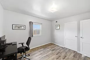 32988 N Meadow Rd, Grayslake, IL 60030 - Photo 10