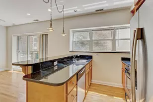 2836 N Dawson Ave, Chicago, IL 60618 - Photo 6