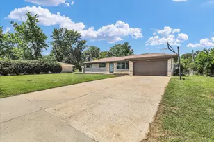24 Lake Knolls Dr, Chatham, IL 62629 - Photo 4