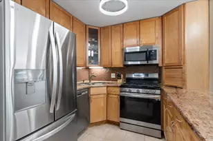 3900 N Pine Grove Ave, Chicago, IL 60613 - Photo 10