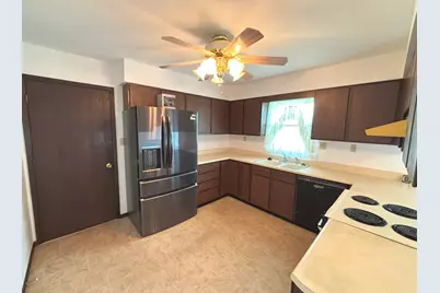 222 Northwood Lane, Salem, IL 62881 - Photo 6