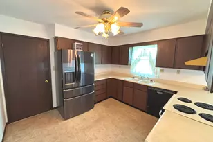 222 Northwood Ln, Salem, IL 62881 - Photo 6
