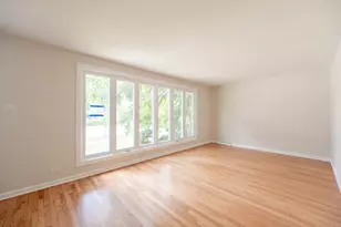 365 Serena Dr, Chicago Heights, IL 60411 - Photo 2