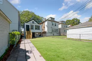 8613 S Colfax Ave, Chicago, IL 60617 - Photo 30