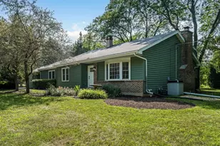 1092 Aberdeen Ln, Mundelein, IL 60060 - Photo 2