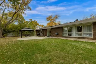 1313 Landwehr Rd, Northbrook, IL 60062 - Photo 6