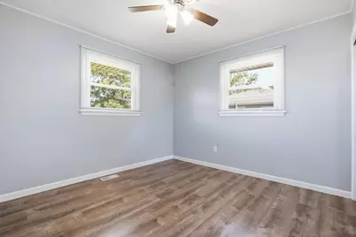 412 S Thornwood Drive, Lindenhurst, IL 60046 - Photo 12