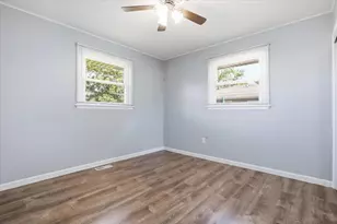 412 S Thornwood Dr, Lindenhurst, IL 60046 - Photo 12