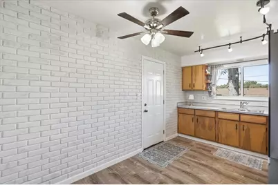 412 S Thornwood Drive, Lindenhurst, IL 60046 - Photo 8