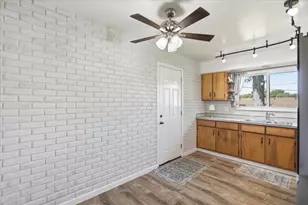 412 S Thornwood Dr, Lindenhurst, IL 60046 - Photo 8