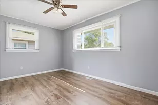 412 S Thornwood Dr, Lindenhurst, IL 60046 - Photo 10