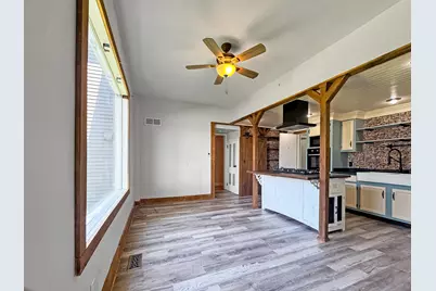 4002 W Rock Falls Road, Rock Falls, IL 61071 - Photo 2