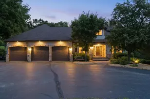 26165 N Greenbriar Ct, Lake Barrington, IL 60084 - Photo 1