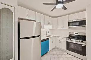 945 E Kenilworth Ave, Palatine, IL 60074 - Photo 2