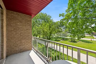 945 E Kenilworth Ave, Palatine, IL 60074 - Photo 8