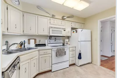 200 Lake Boulevard #415, Buffalo Grove, IL 60089 - Photo 8