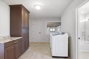 6 Meadowood Dr, Oak Brook, IL 60523 - Photo 10
