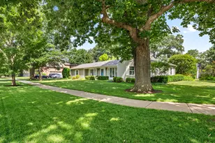 2111 Bosworth Ln, Northfield, IL 60093 - Photo 1