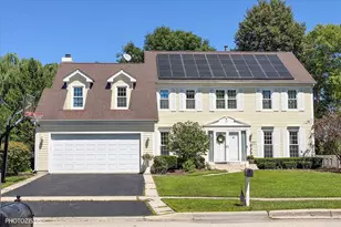 320 Ambria Dr, Mundelein, IL 60060 - Photo 2