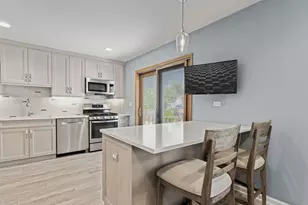 1826 W Catalpa Ln, Mount Prospect, IL 60056 - Photo 8