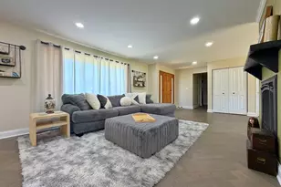 704 N Rose Farm Rd, Woodstock, IL 60098 - Photo 8