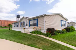 814 S 11th St, Dekalb, IL 60115 - Photo 2