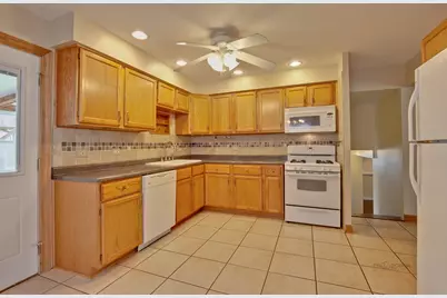 648 N Greenview Avenue, Mundelein, IL 60060 - Photo 12