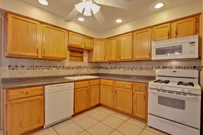 648 N Greenview Avenue, Mundelein, IL 60060 - Photo 16