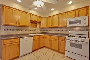 648 N Greenview Ave, Mundelein, IL 60060 - Photo 16