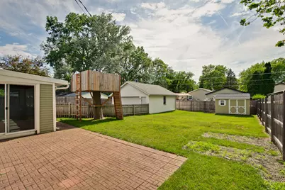 648 N Greenview Avenue, Mundelein, IL 60060 - Photo 32