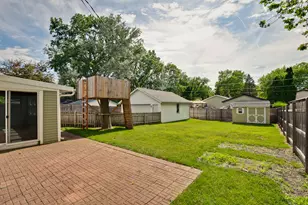 648 N Greenview Ave, Mundelein, IL 60060 - Photo 32