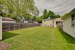 648 N Greenview Ave, Mundelein, IL 60060 - Photo 34