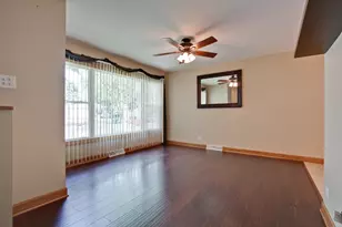 648 N Greenview Ave, Mundelein, IL 60060 - Photo 4
