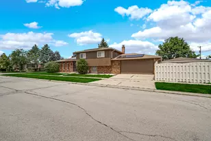 621 Escanaba Ave, Calumet City, IL 60409 - Photo 4