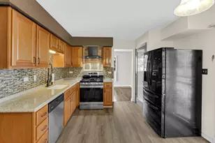 621 Escanaba Ave, Calumet City, IL 60409 - Photo 10