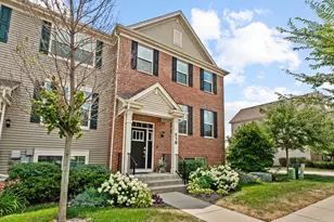 538 Cimmaron Cir, Crystal Lake, IL 60012 - Photo 2