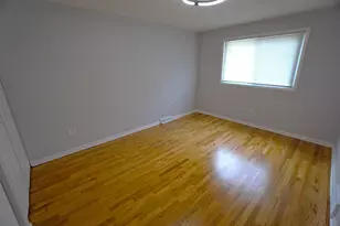 10508 S Bensley Ave, Chicago, IL 60617 - Photo 14
