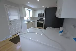 10508 S Bensley Ave, Chicago, IL 60617 - Photo 6