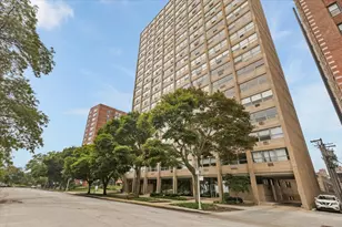 5530 S South Shore Dr, Chicago, IL 60637 - Photo 2